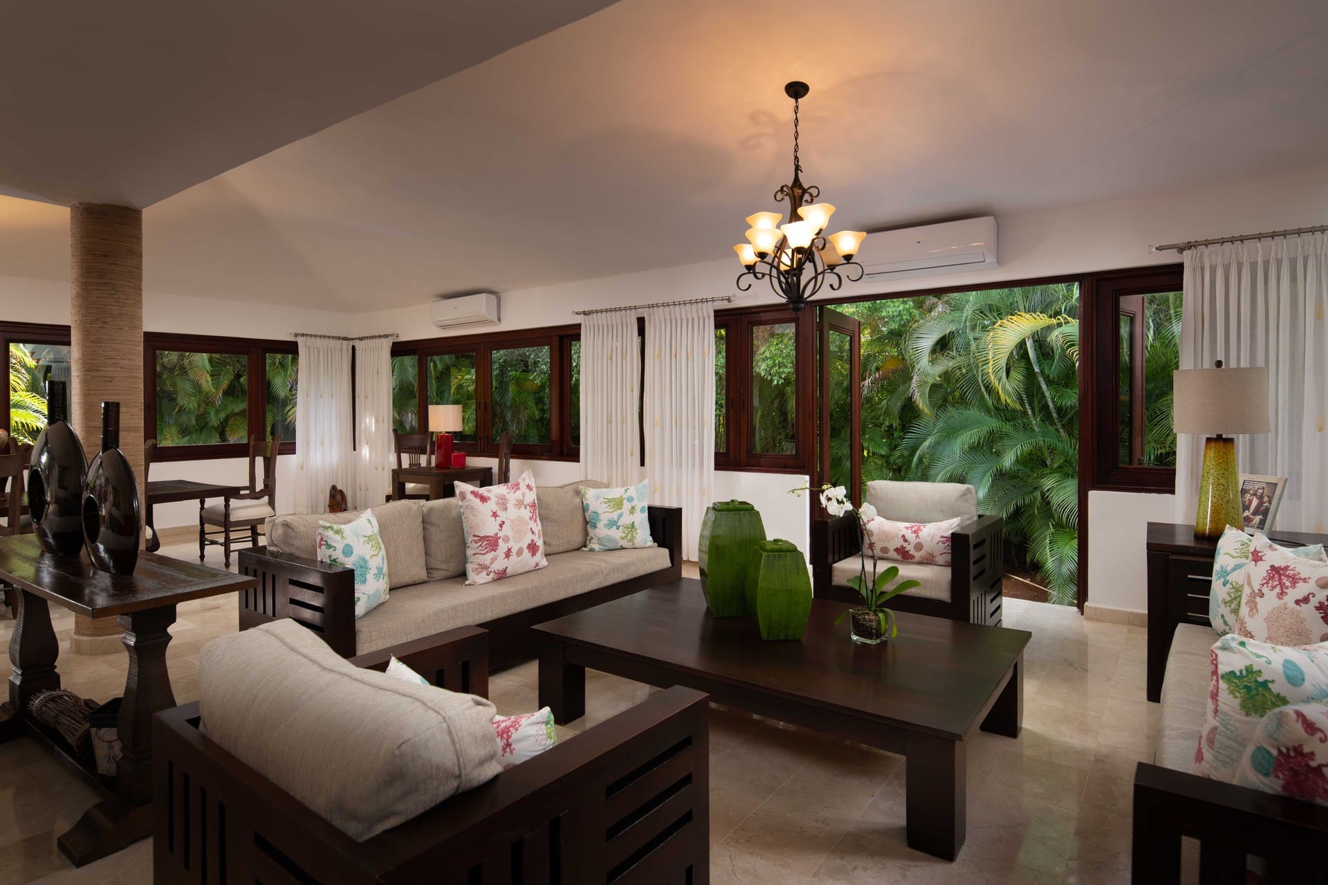 Classic 4 Bedroom Villa Flamboyan Living Area