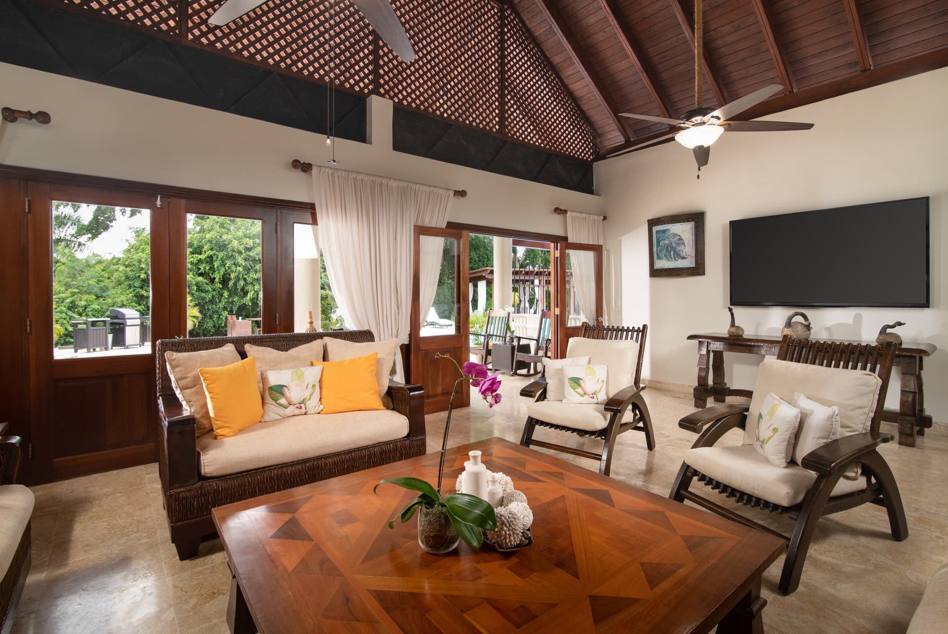 Classic 5 Bedroom Villa Olivo Living Area