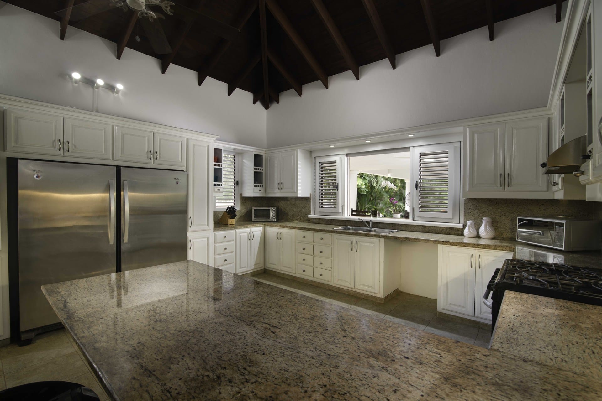 Classic 5 Bedroom Villa Toscana Kitchen