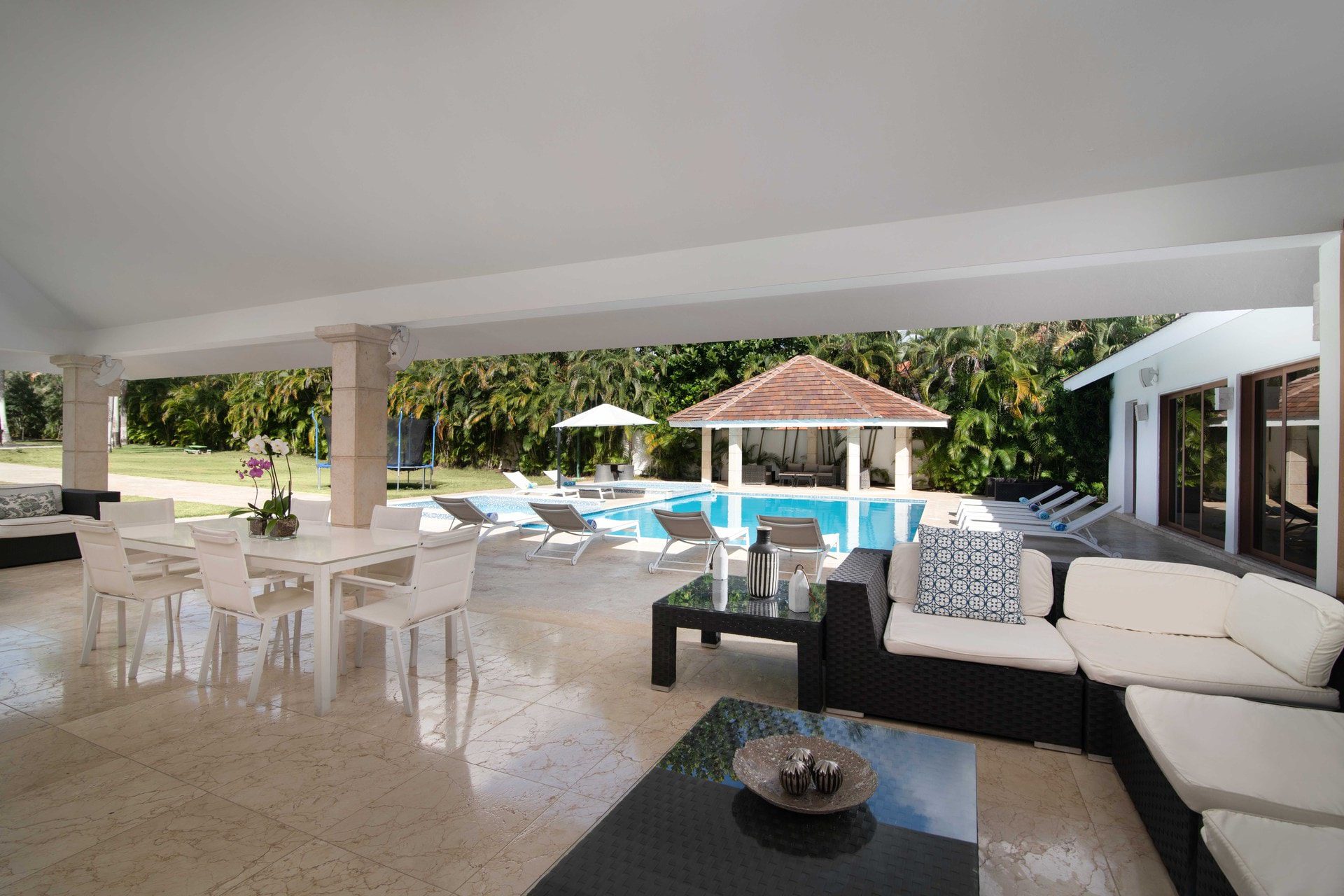 Exclusive 10 Bedroom Villa Colosal Patio