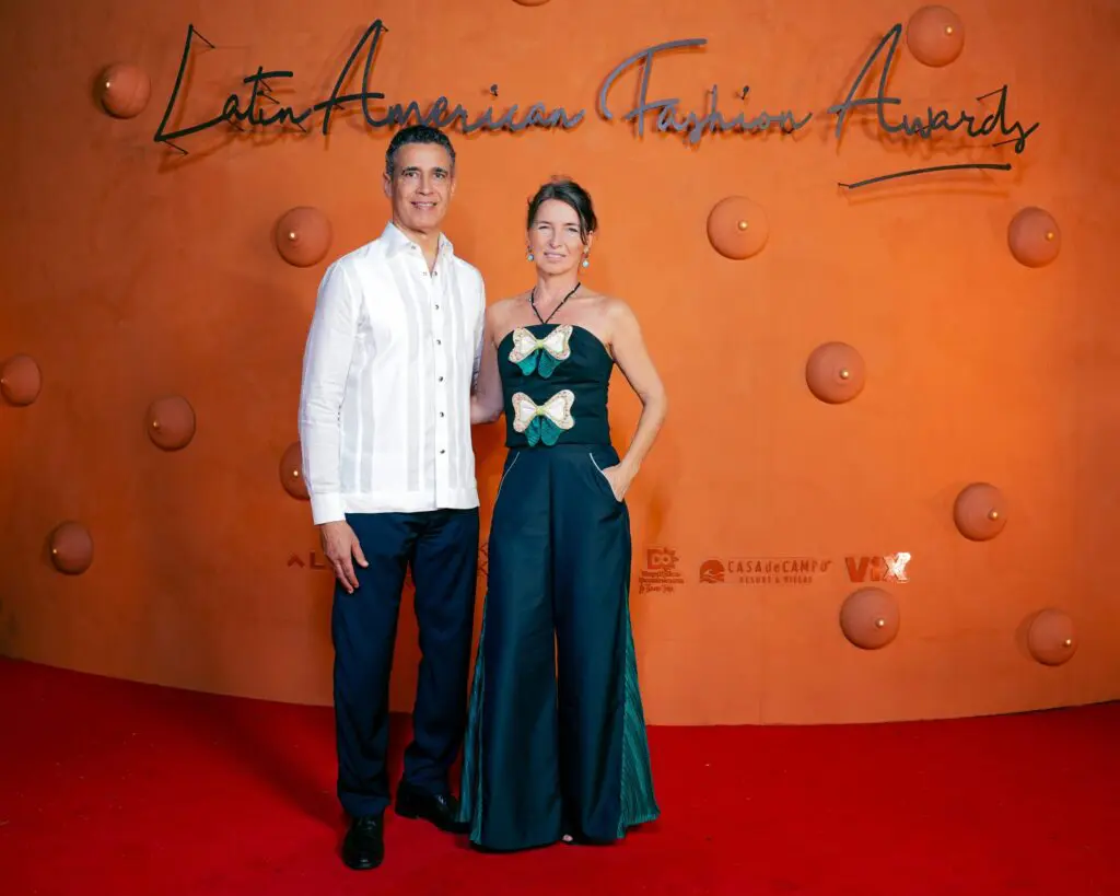 A couple posing on the Latin American Fashion Awards Red Carpet at Altos de Chavon