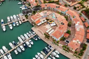 una foto de la marina