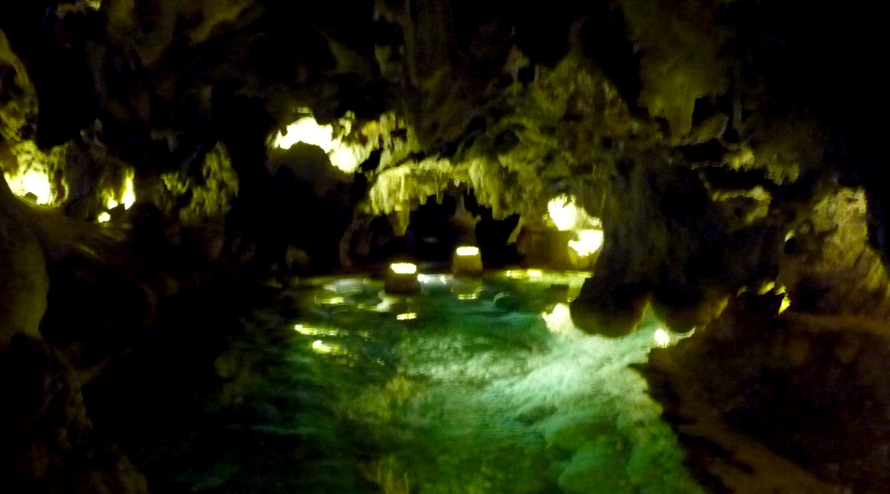 Explore la Cueva de las Maravillas. Un museo natural de 100.000 años.