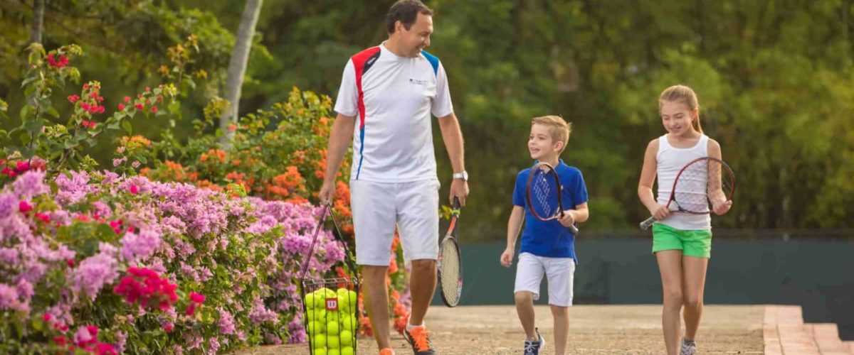 La Terraza Tennis Center kids and instructor La Terraza Tennis Center kids and instructor