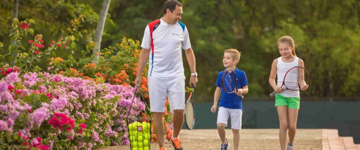 La Terraza Tennis Center kids and instructor