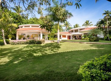 Cielo Azul Oceanfront Villa Outdoor Patio and Entertainment at Casa de Campo Resort & VIllas in The Dominican Republic.