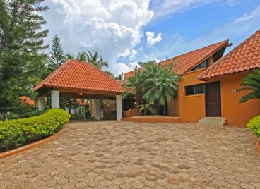 Casa de Campo Villa Exterior Entrance and Garden