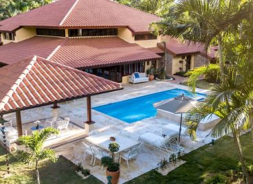 Casa de Campo Villa Exterior With Pool and Lounge Area