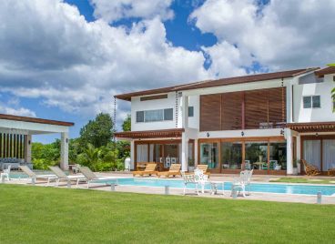 Casa de Campo Villa Exterior With Private Pool and Lounge Area