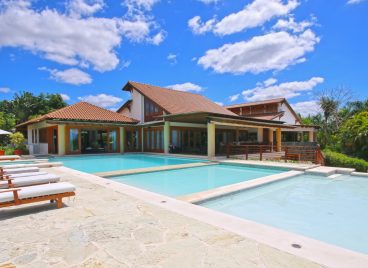Casa de Campo Exclusive Villa Exterior With Pool and Lounge Area