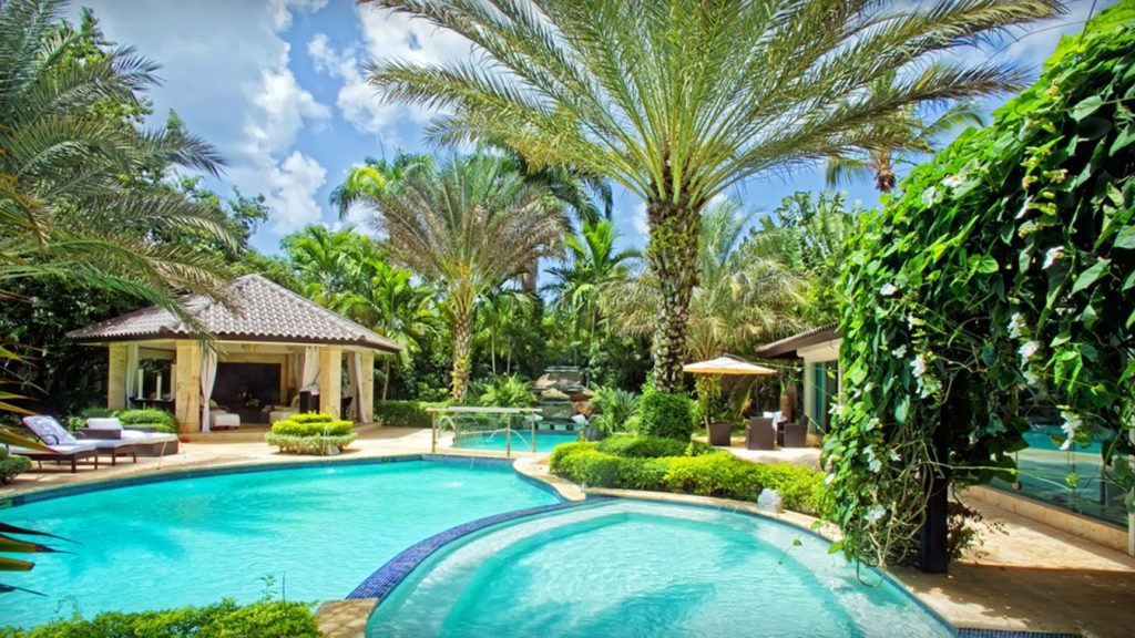 Casa de Campo Villa Exterior With Pool and Lounge Area