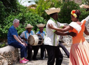 President Bill Clinton visits Casa de Campo.