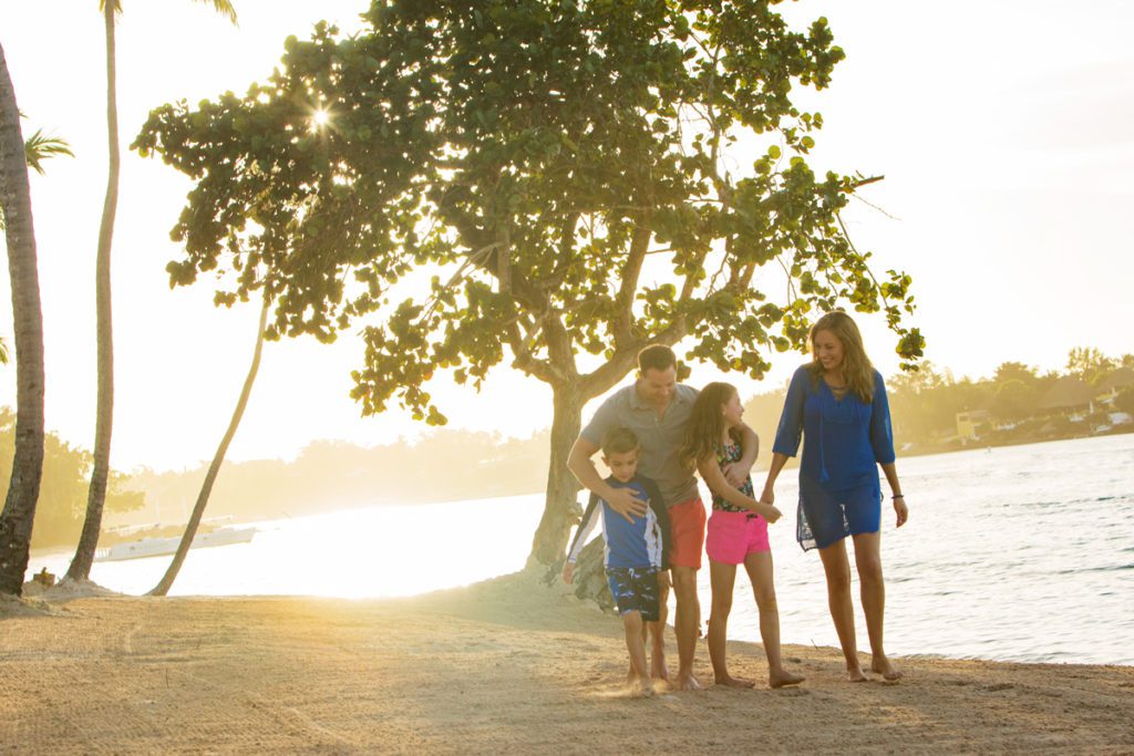 family walking in minutas beach