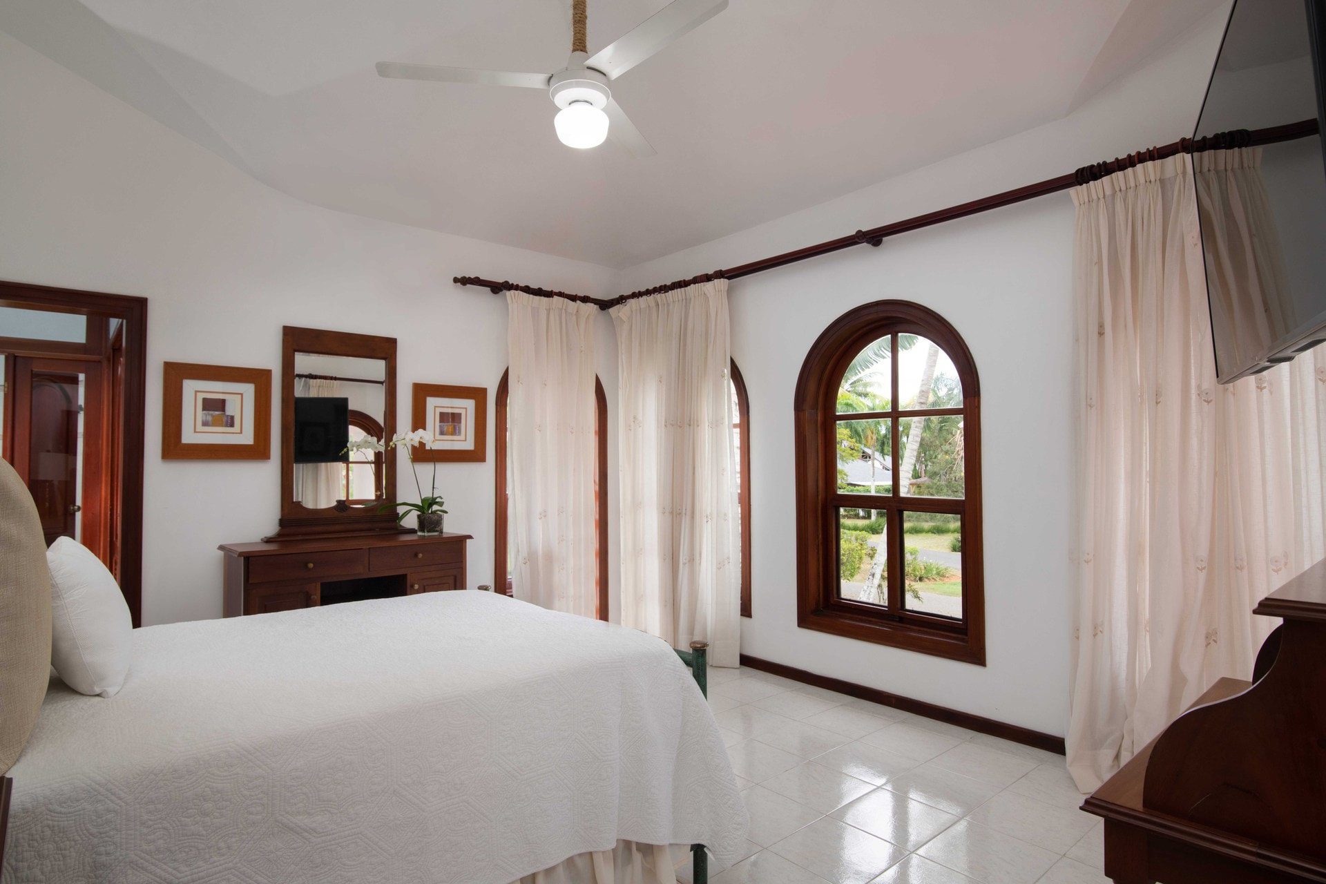 Classic 4 Bedroom Villa Alondra Bedroom