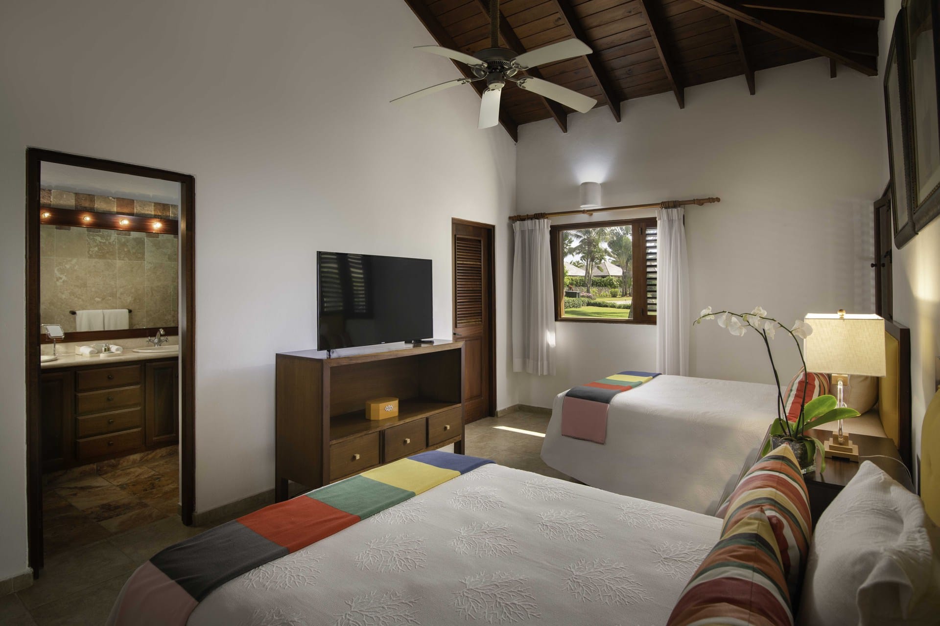 Classic 5 Bedroom Villa Toscana Bedroom