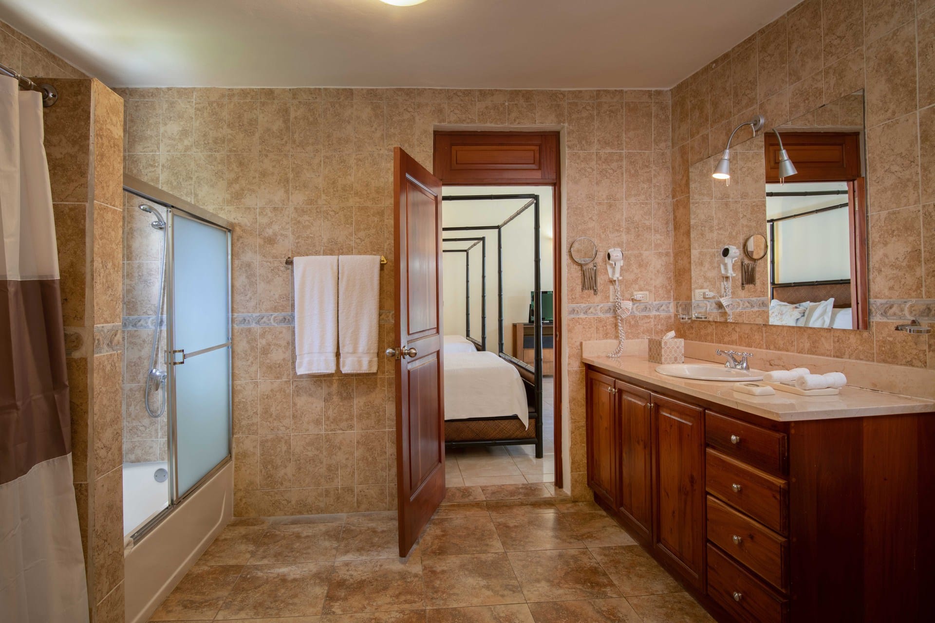 Classic 8 Bedroom Villa Estrella Bathroom
