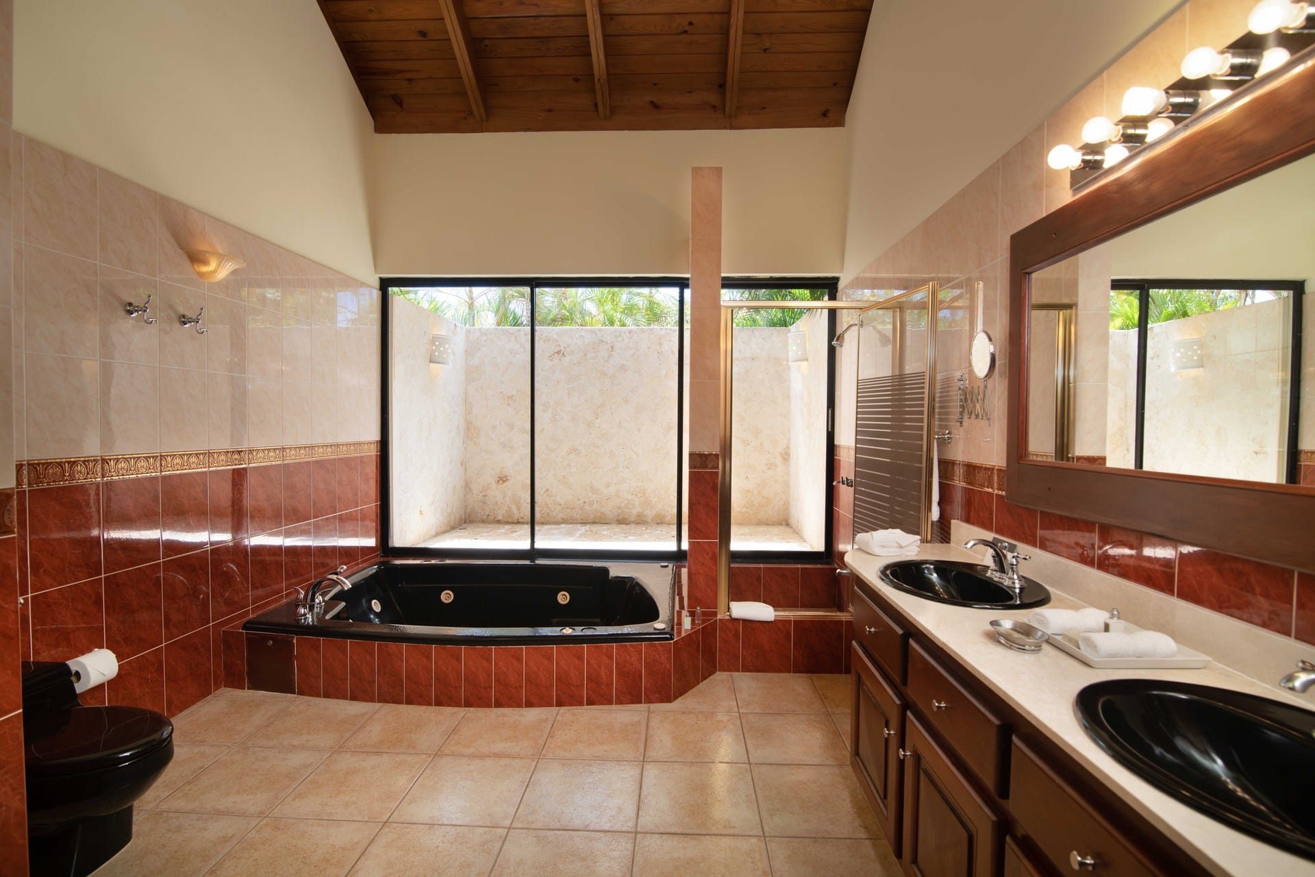 Classic 8 Bedroom Villa Estrella Bathroom