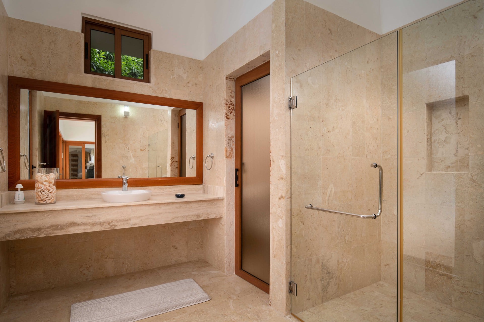 Exclusive 10 Bedroom Villa Colosal Bathroom