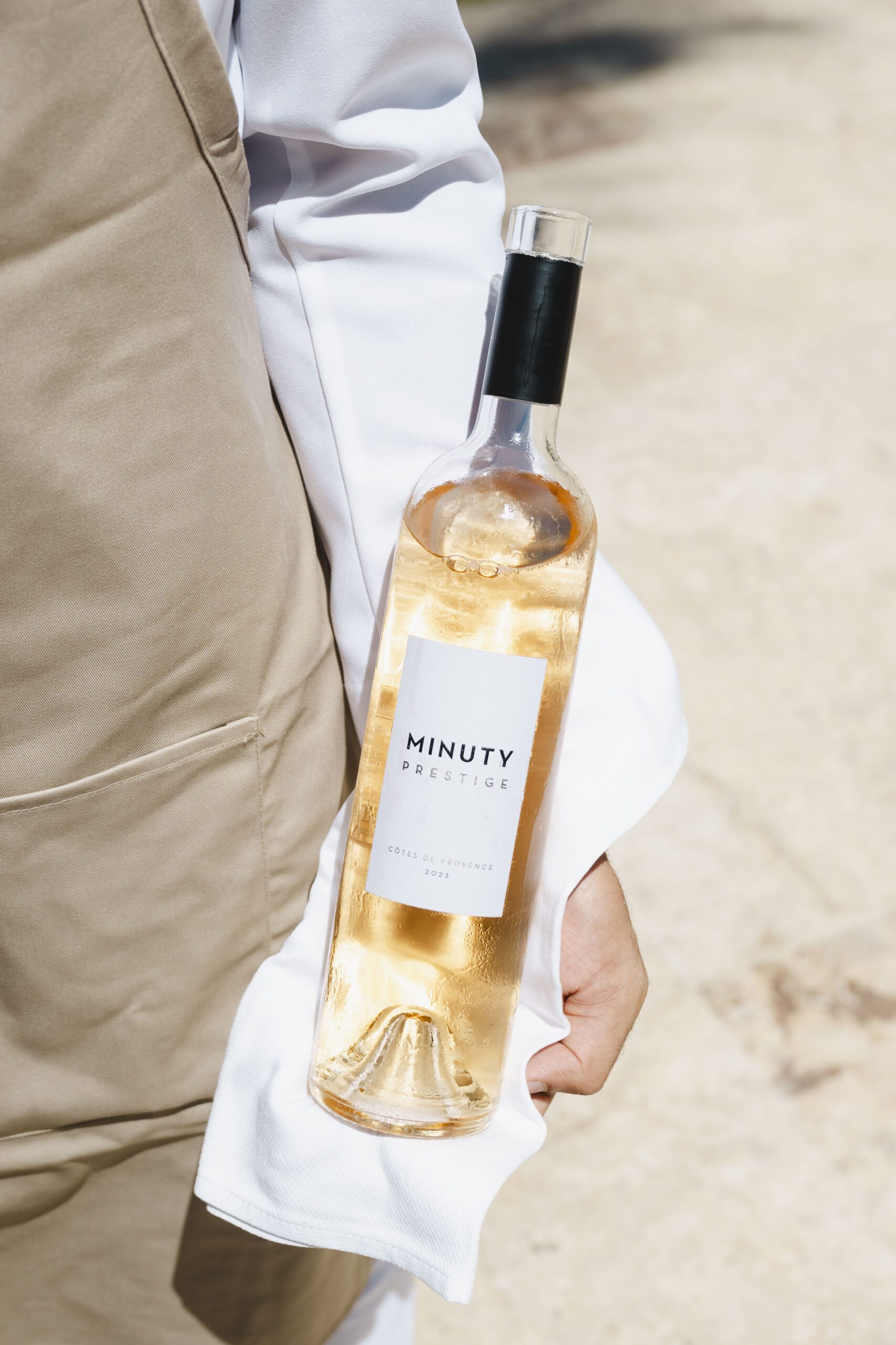 Villa Minuty is an exclusive lounge in Casa de Campo that features the wine collection of the prestigious French winery Chateâu Minuty