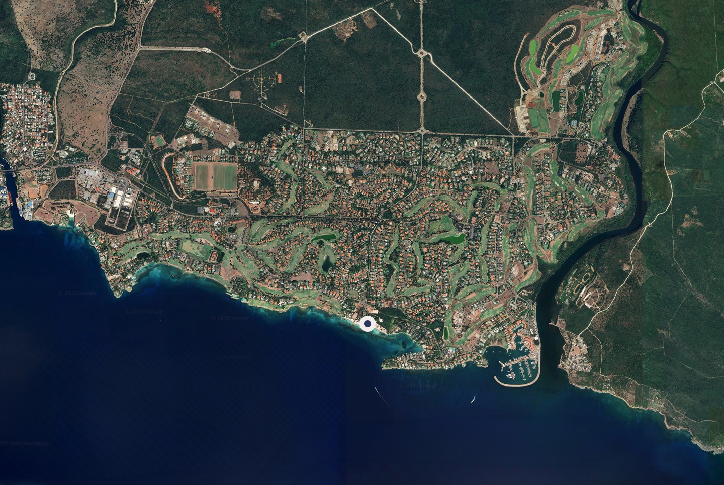 Location of Minitas Beach Club and Restaurant