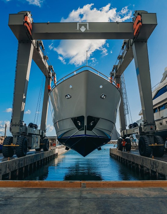 Yacht being serviced in the Marina Casa de Campo shipyard