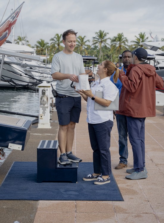 Marina staff assisting a guest on the docks at Marina Casa de Campo