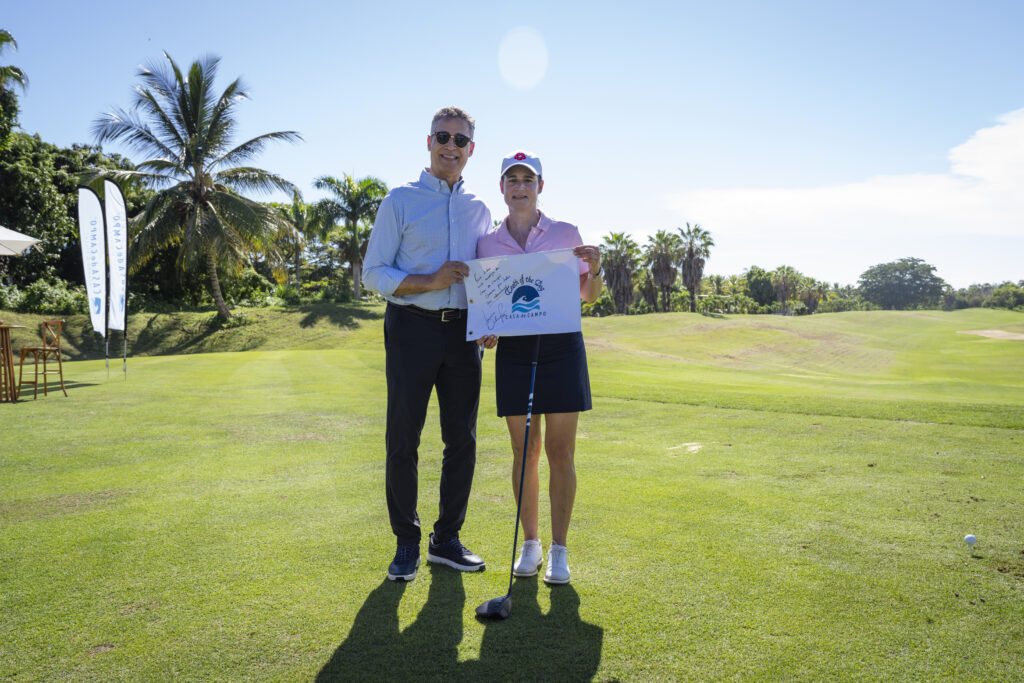 Lorena Ochoa poses with Casa de Campo President Andres Pichardo
